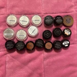 Bundle of 19 Eyeshadows